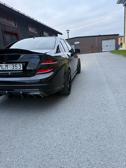 Mercedes-Benz C63 5 of 5