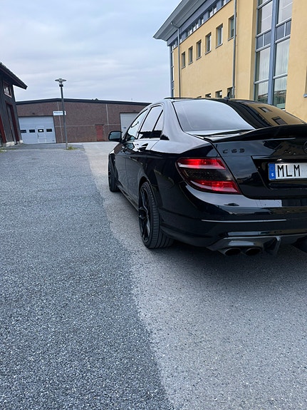 Mercedes-Benz C63 4 of 5