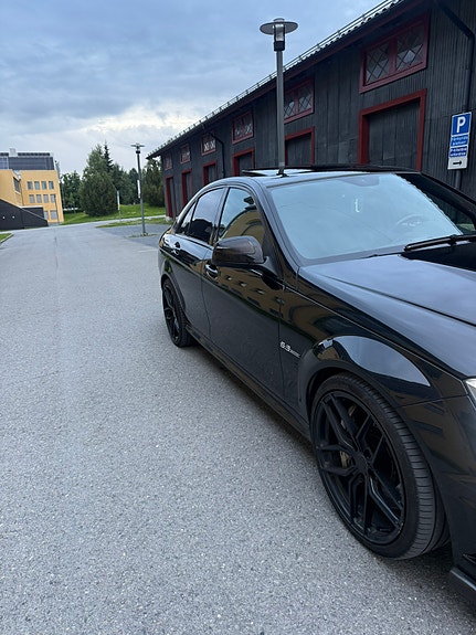 Mercedes-Benz C63 3 of 5