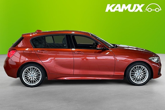 BMW 118i 2 of 5