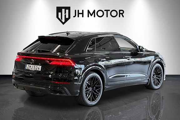 Audi Q8 11 of 30