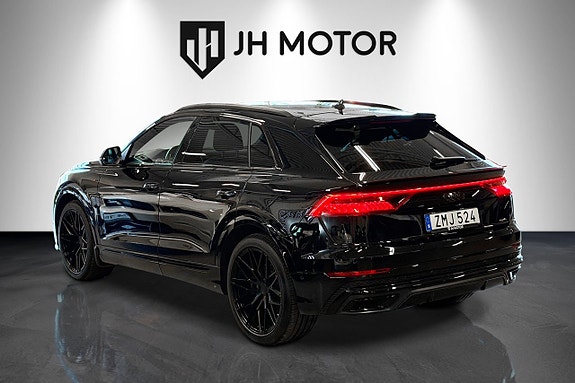 Audi Q8 6 of 30