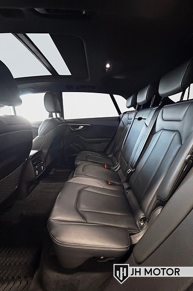 Audi Q8 15 of 22