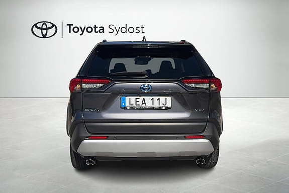 Toyota RAV4 4 of 5
