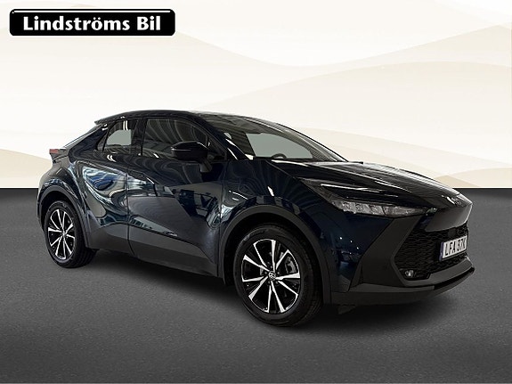Toyota C-HR 3 of 19