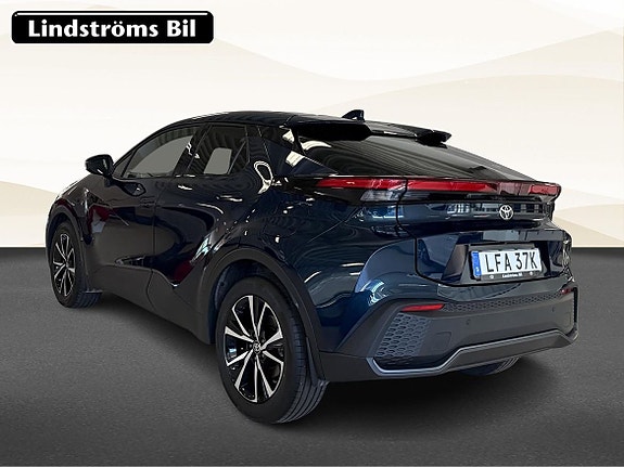 Toyota C-HR 4 of 19