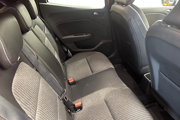 Renault Clio 11 of 22