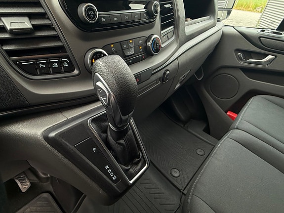 Ford Transit Custom 9 of 12