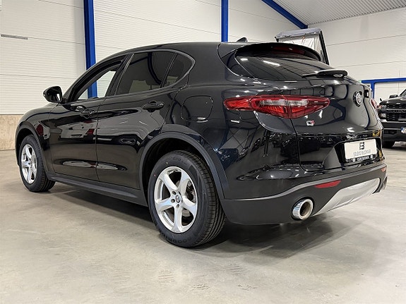 Alfa Romeo Stelvio 4 of 5