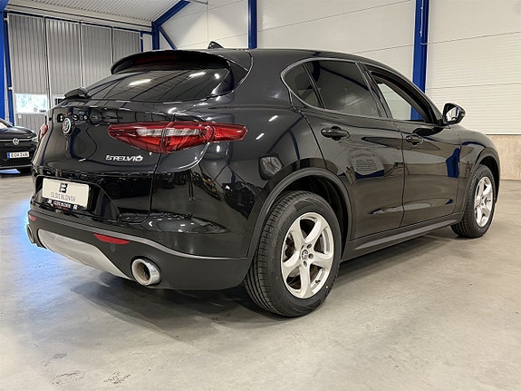 Alfa Romeo Stelvio 5 of 5