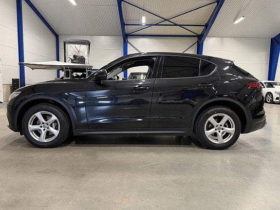 Alfa Romeo Stelvio 3 of 5
