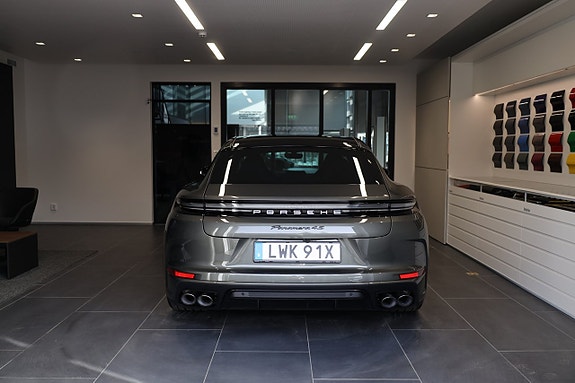 Porsche Panamera 4S 4 of 5