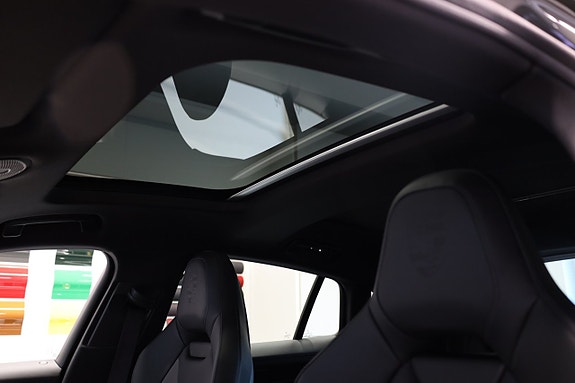 Porsche Panamera 4S 26 of 28