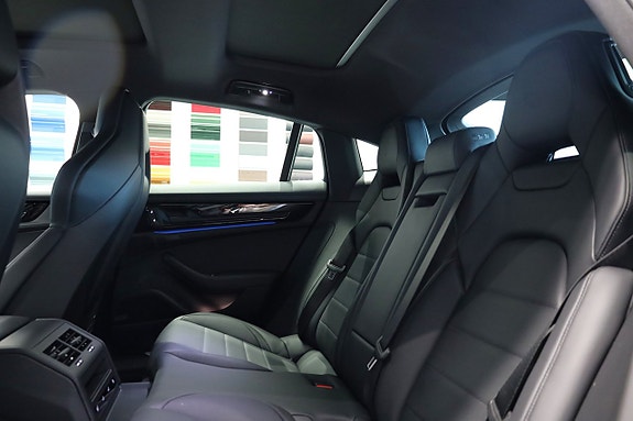Porsche Panamera 4S 27 of 28