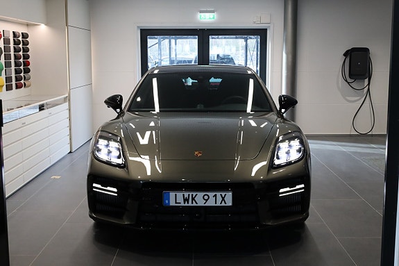 Porsche Panamera 4S 2 of 5