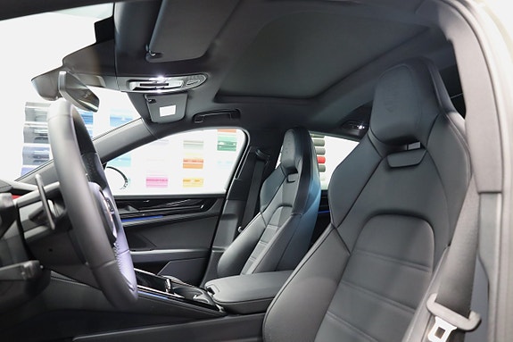 Porsche Panamera 4S 12 of 28
