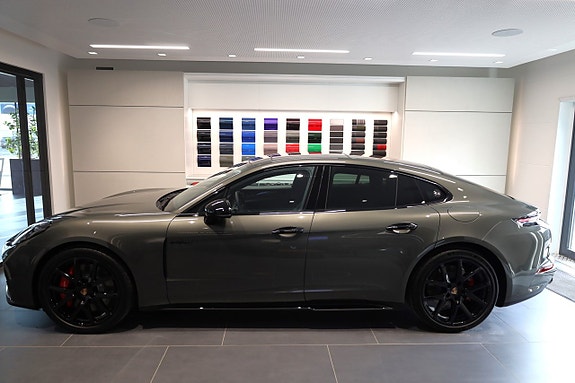 Porsche Panamera 4S 5 of 5