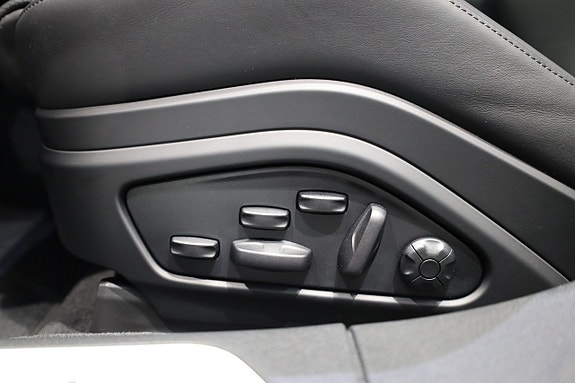 Porsche Panamera 4S 15 of 28