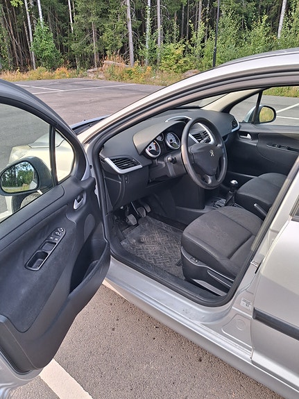 Peugeot 207 3 of 8