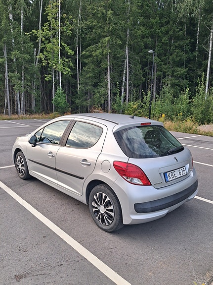 Peugeot 207 2 of 8