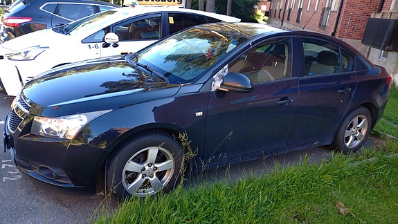 Chevrolet Cruze 2 of 7