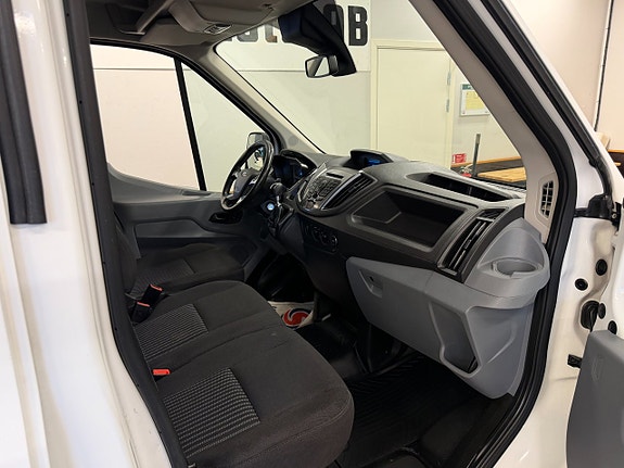 Ford Transit 9 of 11