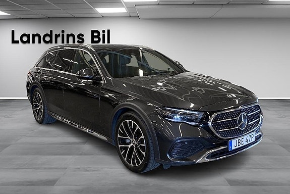 Mercedes-Benz E300 de 3 of 5