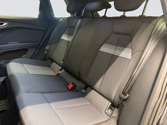 Audi Q4 e-tron 13 of 22