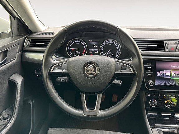 Skoda Superb 13 of 26