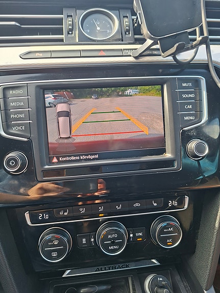 Volkswagen Passat Alltrack 7 of 10