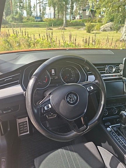 Volkswagen Passat Alltrack 3 of 10
