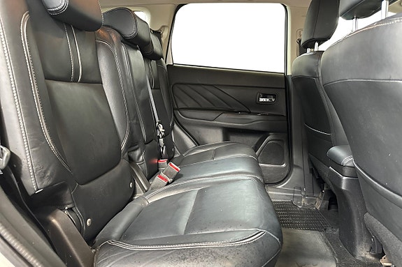 Mitsubishi Outlander 16 of 23