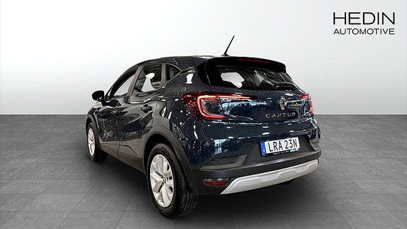 Renault Captur 3 of 5