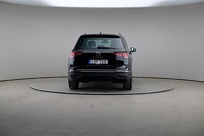 Volkswagen Tiguan 2 of 3