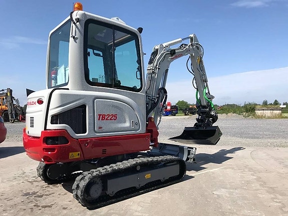Takeuchi TB 225 3 of 5
