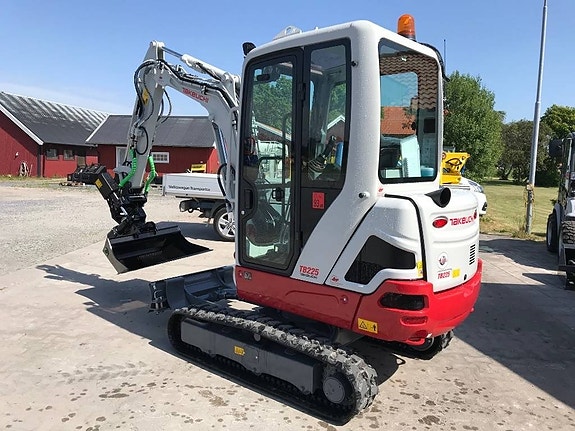 Takeuchi TB 225