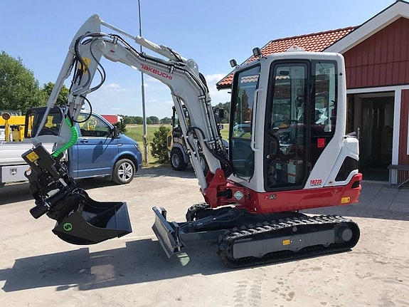 Takeuchi TB 225 2 of 5