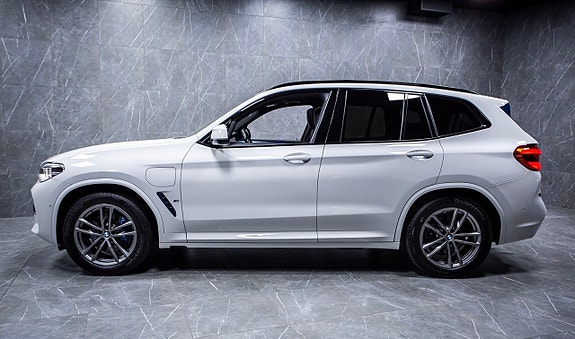 BMW X3 2 of 5