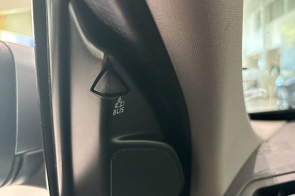 Volvo XC60 8 of 18
