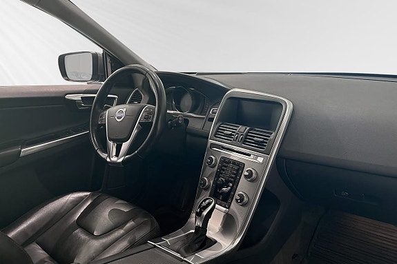 Volvo XC60 11 of 18