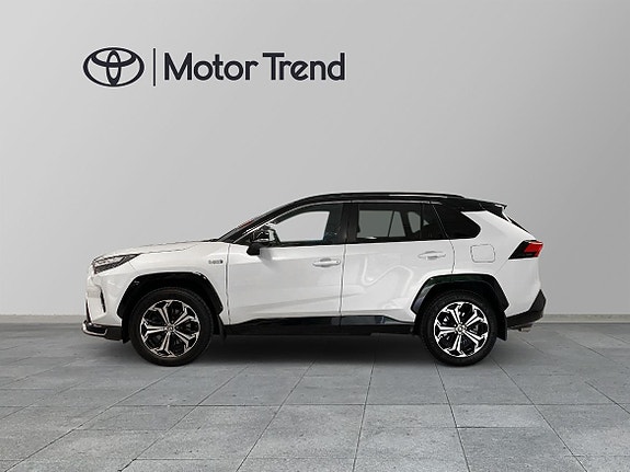 Toyota RAV4 Plug-in Hybrid 3 of 5