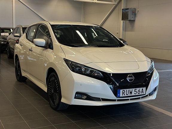 Nissan Leaf 3 of 5