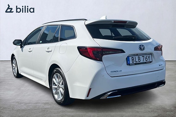Toyota Corolla 2 of 5