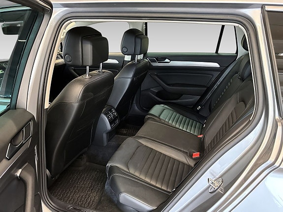 Volkswagen Passat Alltrack 10 of 12