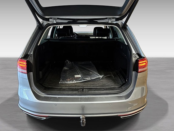 Volkswagen Passat Alltrack 12 of 12
