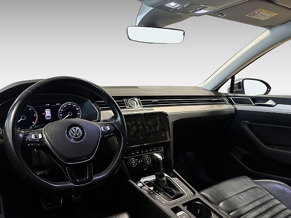 Volkswagen Passat Alltrack 9 of 12