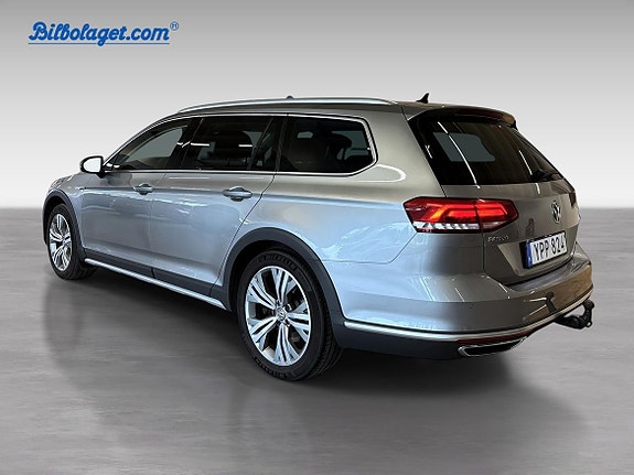 Volkswagen Passat Alltrack 4 of 13