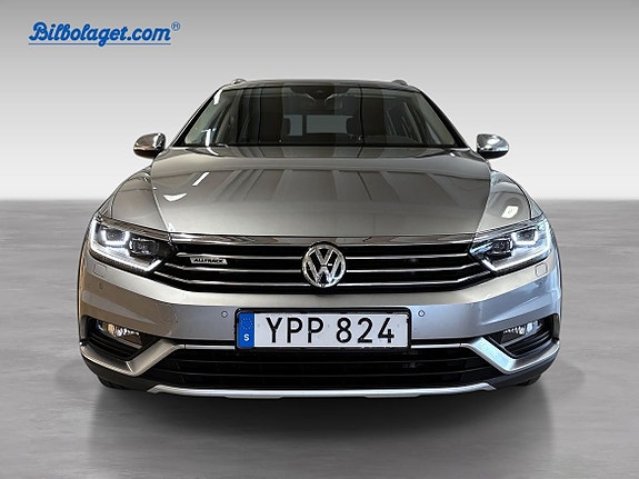 Volkswagen Passat Alltrack 8 of 12