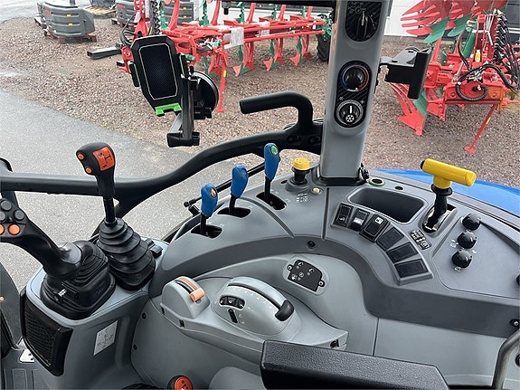 New Holland T5.120 3 of 16