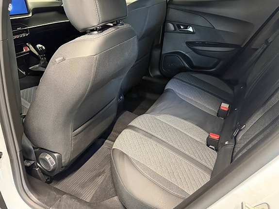Peugeot 2008 5 of 12